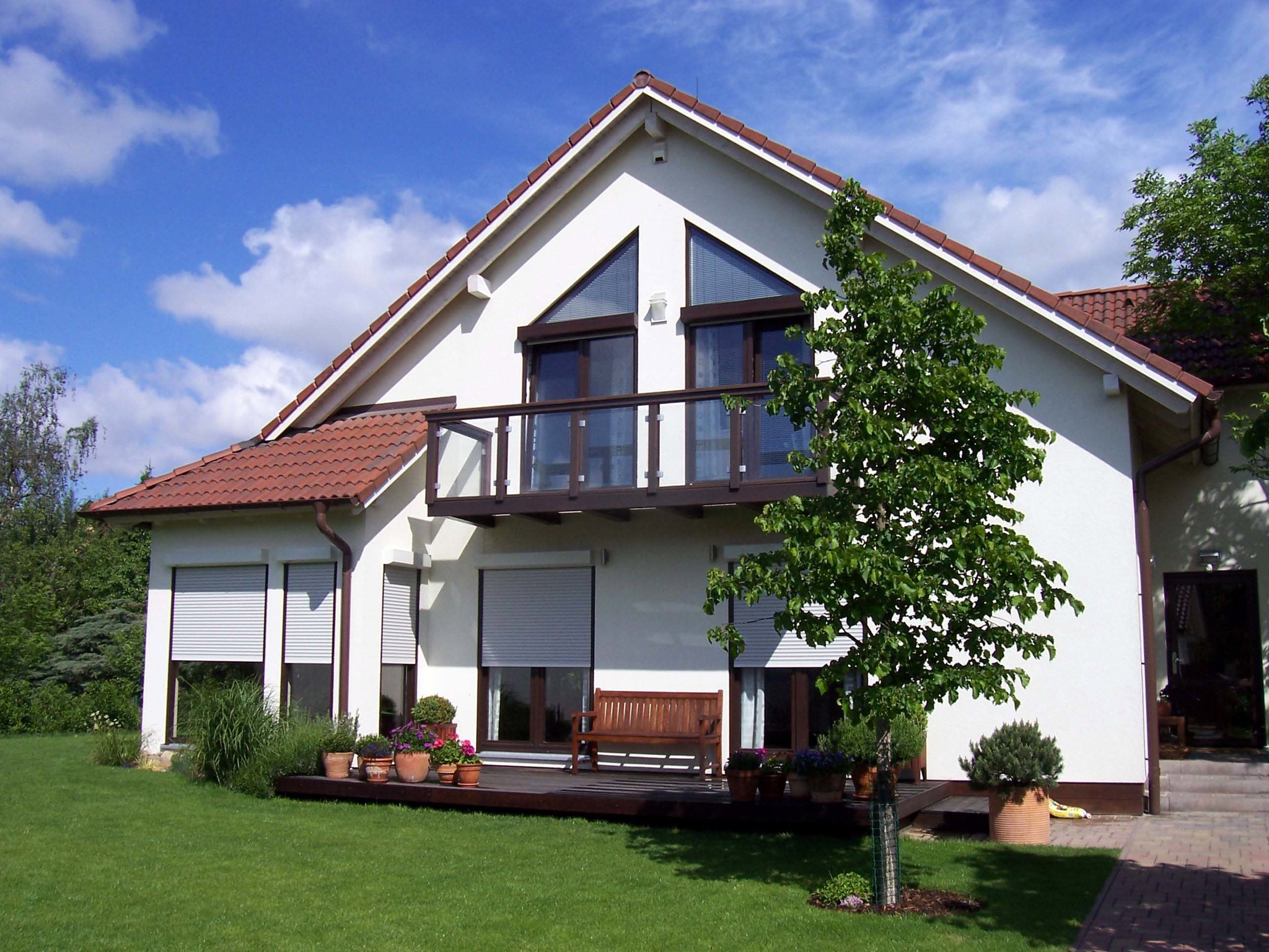 Külső tokos redőnyök felszerelve Egerben – esztétikus és hatékony árnyékolás