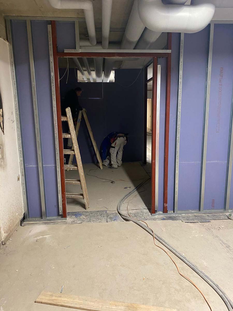 Gipszkartonnal burkolt fal részlet – esztétikus beltéri kialakítás Egerben