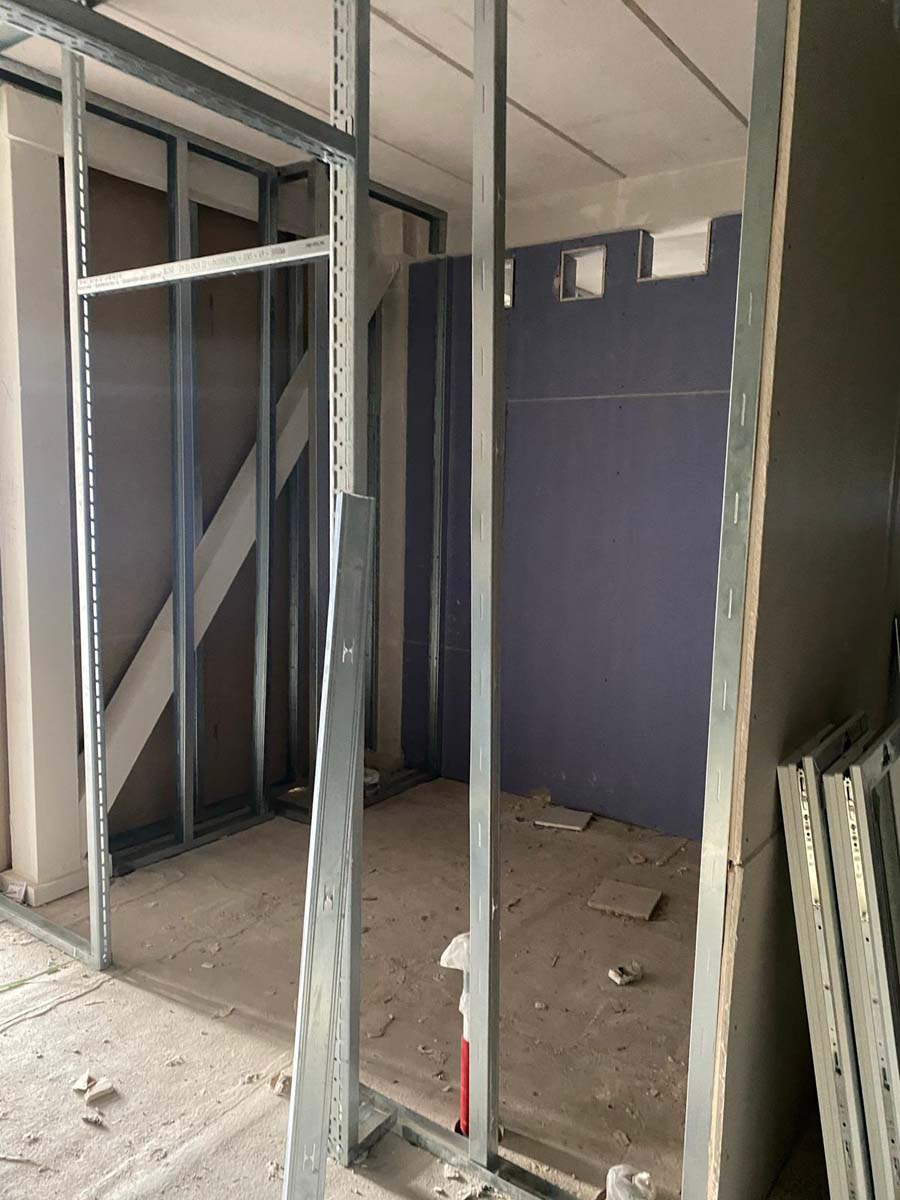 Egri ingatlanban válaszfal építése kész állapotban gipszkartonból